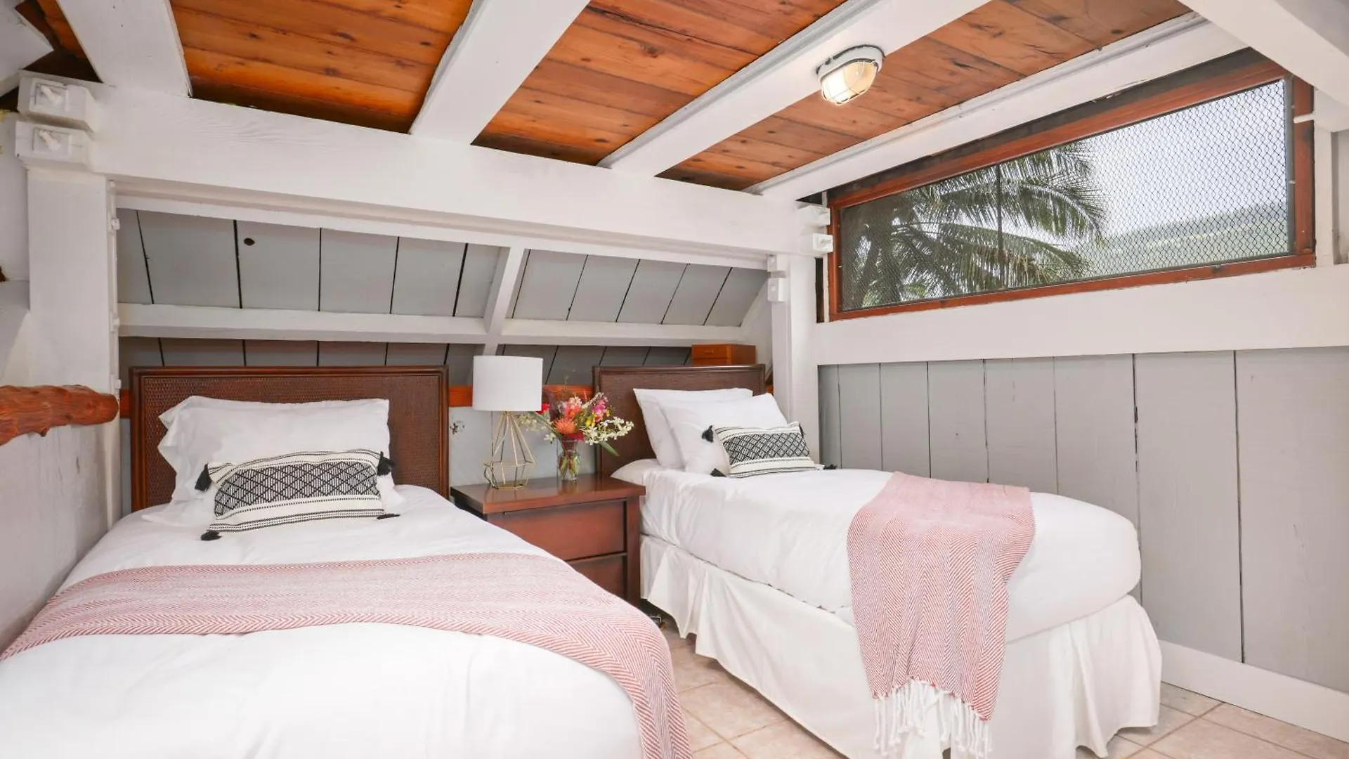 Waipio Valley Botanical Garden With Waterfall & Beach Access! Holiday home